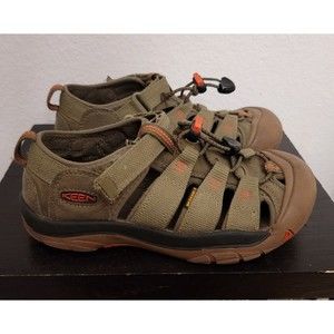 KEEN Newport H2  Waterproof Hiking Sandals  Olive Green Unisex Boys Youth Size 2